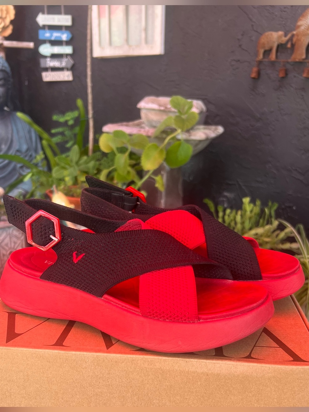 VIVAIA Red/Black Elastic Back Strap Walker Sandals (Kara 2.0) Women’s Size 9 - Picture 3 of 9